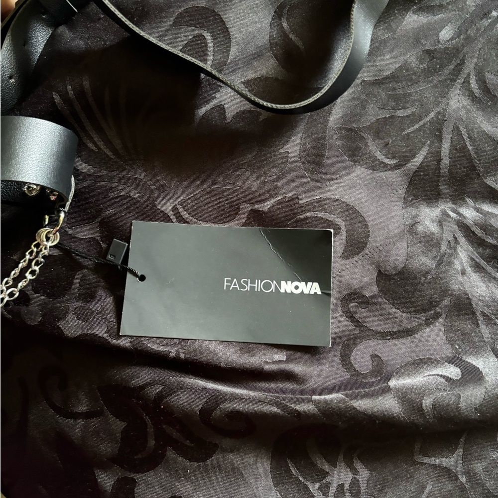 Fashion Nova Black and Silver Chain Belt - Picture 8 of 9